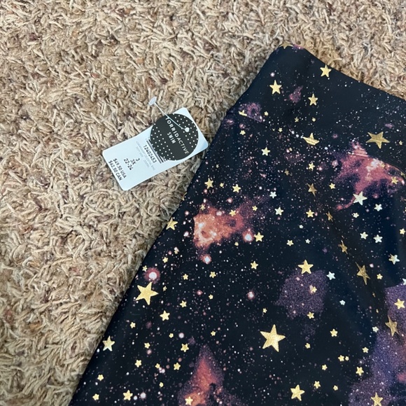 NWT Torrid Galaxy Star Biker Shorts Size 3 | Celestial Print - Picture 4 of 7